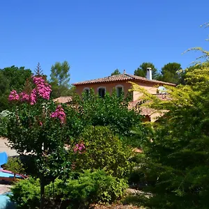 https://suite-30-m2-ideale-pour-2-personnes.fr-provencehotel.com