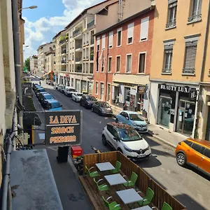 https://t2-tout-neuf-au-coeur-des-commerces-de-montchat.hotels-rhonealpes.com