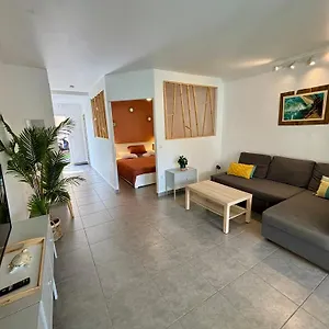 Appartement En Rez-de-jardin, Baie Nettlé